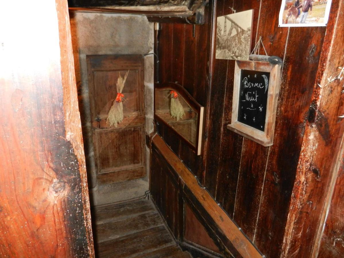 Auberge Paysanne Loubaresse (Cantal) Exterior foto