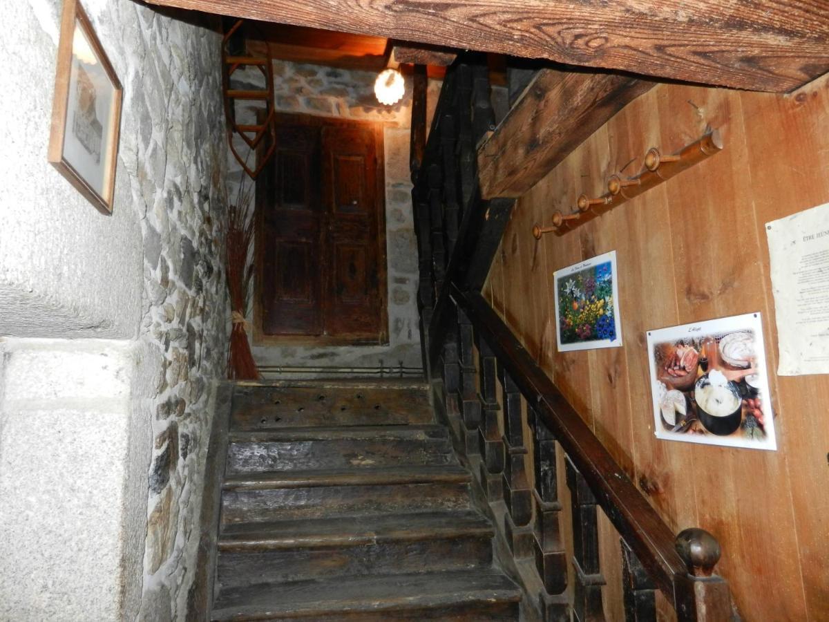 Auberge Paysanne Loubaresse (Cantal) Exterior foto